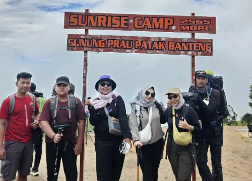 Pendakian Gunung Prau via Jakarta Open Trip Fasilitas Lengkap